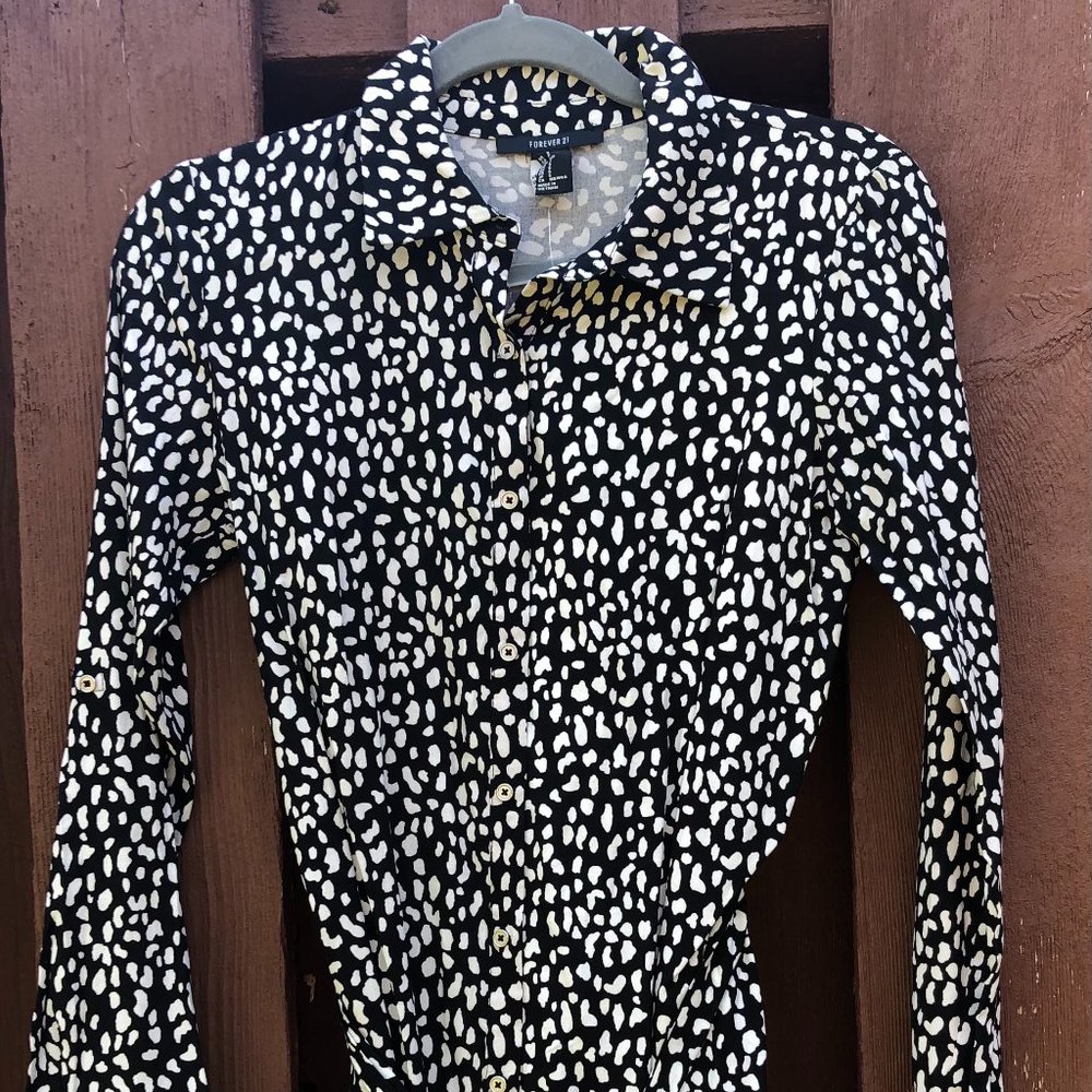 NWT Forever 21 black and white dress. Size small.